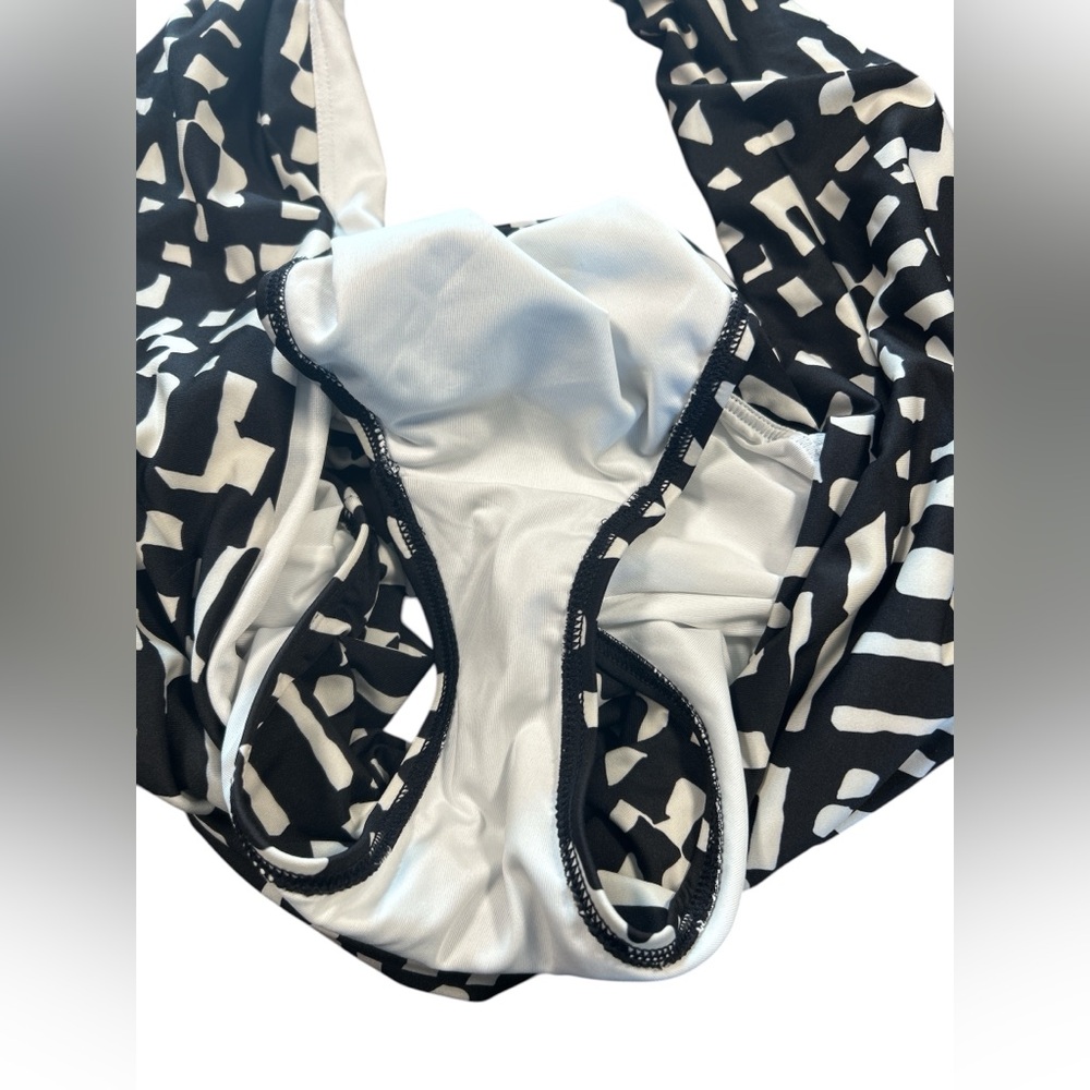 Banana Republic Women’s Size Medium Black and White One Piece Swimsuit NWT - Picture 5 of 6